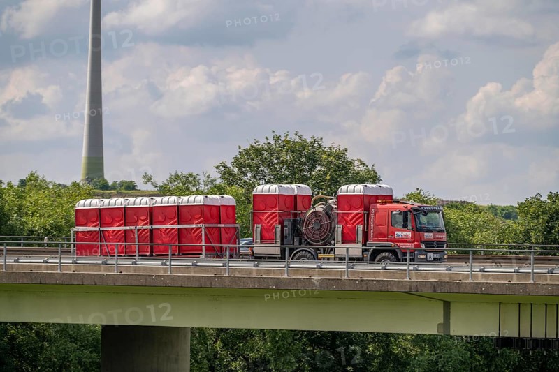 Lorry on the A40 motorway, bridge over the Ruhr and Styrumer Ruhrauen, Mülheim an der Ruhr, North Rhine-Westphalia, Germany, Europe