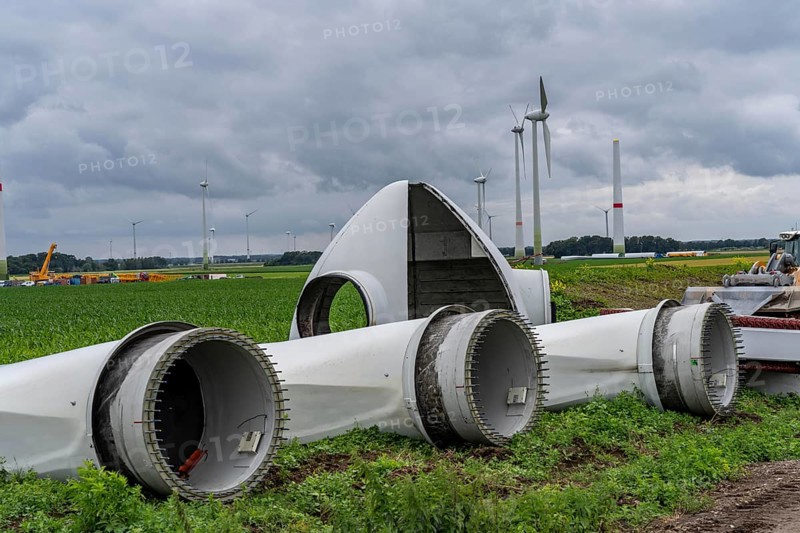 Repowering, dismantled Enercon E-58 wind turbine in a wind farm near Issum, 9 older wind turbines that have been in operation for over two decades are being replaced by a total of four Enercon E-160 turbines, under construction, with a total output of 22 megawatts, Lower Rhine, North Rhine-Westphalia, Germany, Europe
