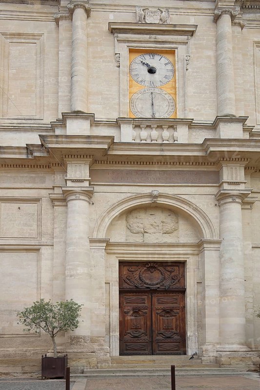 Portal of the baroque church Notre-Dames-des-Angers, church door, entrance, L'Isle-sur-la-Sorgue, Vaucluse, Provence, France, Europe