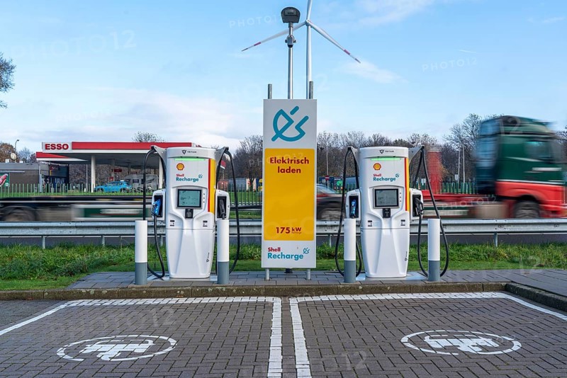 Motorway filling station, electric charging station, Power Charger, Shell Recharge, on the A76, German-Dutch border area near Aachen