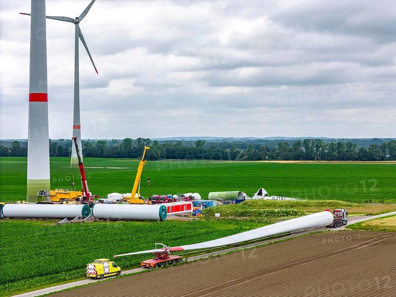 Transport of a 70 metre long rotor blade, construction of a wind power plant in a wind farm near Issum, 9 older wind turbines from the manufacturer Enercon (model series E-58), which have been in operation for over two decades, are being replaced by a total of four Enercon E-160 turbines, under construction, with a total output of 22 megawatts, Lower Rhine, North Rhine-Westphalia, Germany, Europe