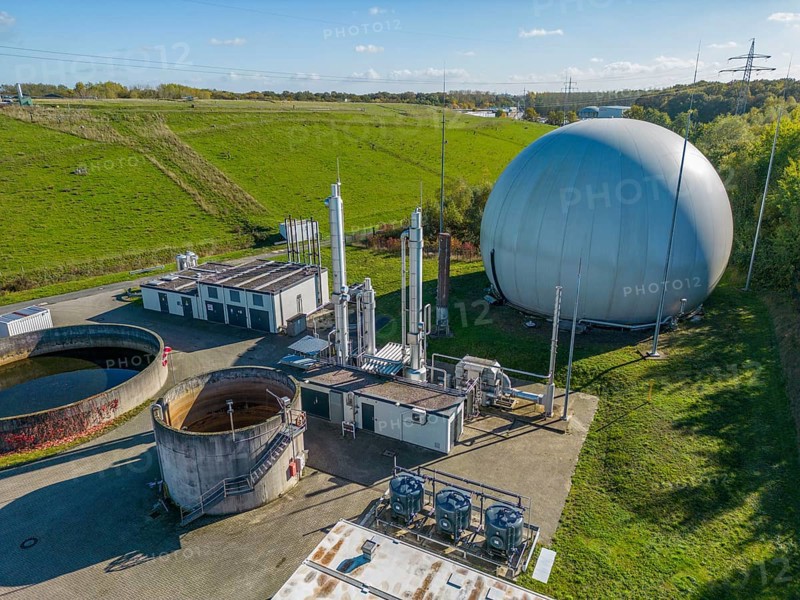 Biogas storage, biogas treatment plant, purification of biogas from organic waste, green waste and contents of the organic waste bin, from households, biogas is produced in a fermenter over a period of more than 18 days, this is then purified in the biogas treatment plant and fed into the natural gas grid as pure biogas, supplying over 1500 households with heat every year, Coesfeld, North Rhine-Westphalia, Germany, Europe