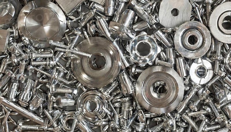 Metal, material, components, bolts and screw connections made of stainless steel