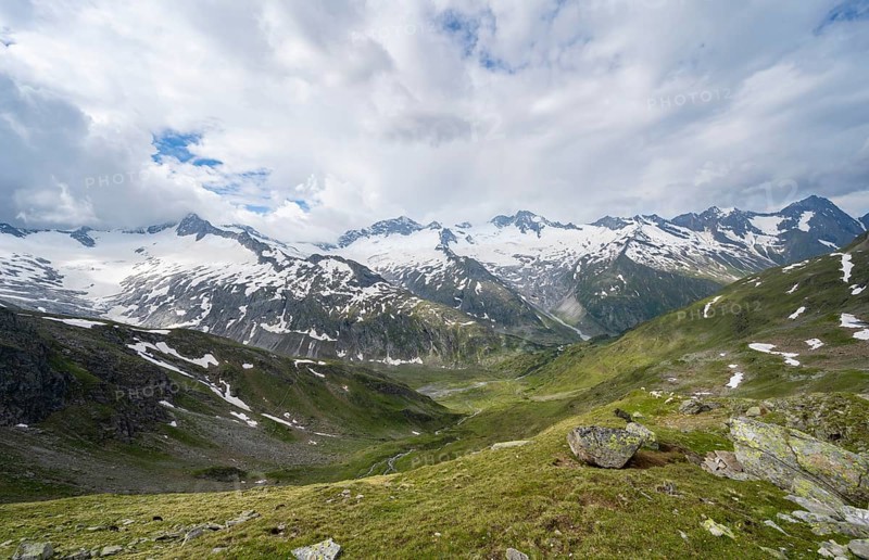 Picturesque mountain landscape, mountain peaks with snow and glacier Schwarzensteinkees, Hornkees and Waxeggkees, summit Schwarzenstein, Hornspitzen and Turnerkamp, valley Zemmgrund with Zemmbach, Berliner Höhenweg, Zillertal Alps, Tyrol, Austrianm