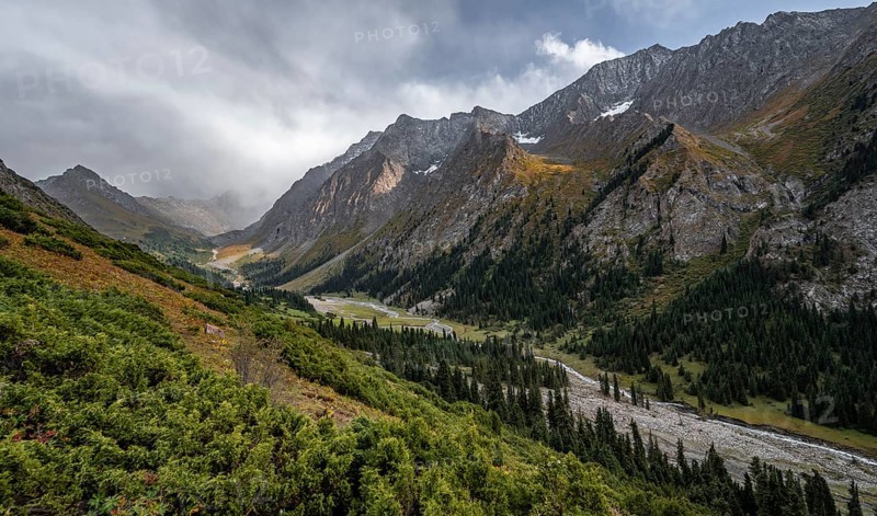 Green mountain valley with river and steep mountain peaks, Chong Kyzyl Suu Valley, Terskey Ala Too, Tien-Shan Mountains, Kyrgyzstan, Asia