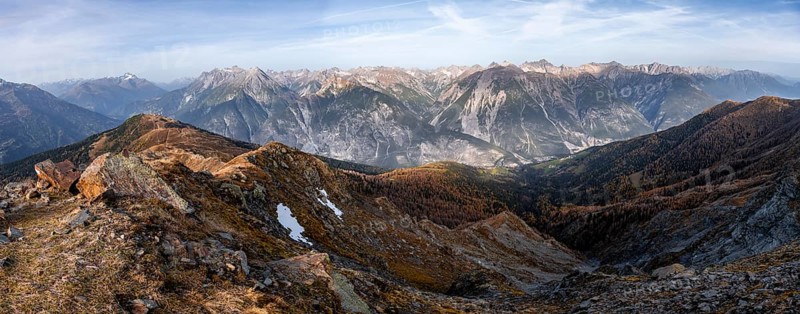 View from the ridge of the Venet to the mountain panorama of the Parzinn Group of the Lechtal Alps, yellow larches in autumn, Venet crossing, Ötztal Alps, Tyrol, Austria, Europe