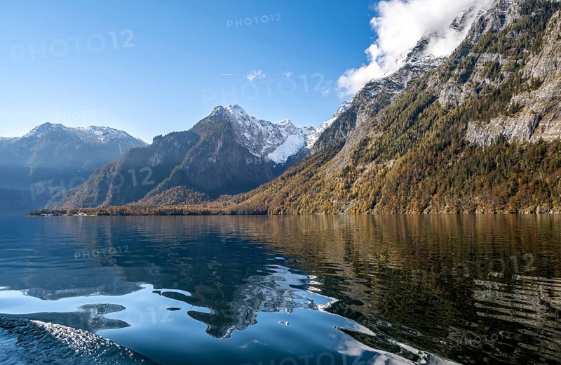 Königssee with Watzmann massif, autumnal mountain landscape reflected in the lake, Berchtesgaden National Park, Berchtesgadener Land, Upper Bavaria, Bavaria, Germany, Europe