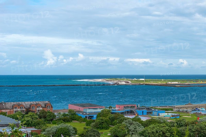 View from the upper land to the Helgoland dune, in the lower land the spa centre and seawater swimming pool, Helgoland island, Helgoland dune, North Sea, Pinneberg district, Schleswig-Holstein, Germany, Europe