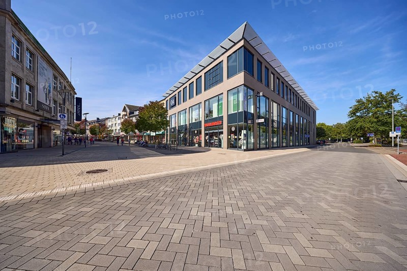 Entrance to the Hohe Straße pedestrian zone on Poppelbaumstraße with the C and A shop and Woolworth in Wesel, Lower Rhine, Wesel district, North Rhine-Westphalia, Germany, Europe