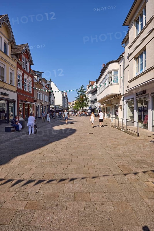Pedestrian zone Lange Straße with retail shops in the city centre of Bad Salzuflen, Lippe district, North Rhine-Westphalia, Germany, Europe