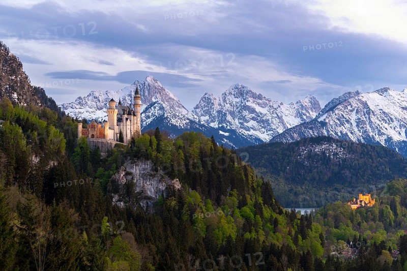 Neuschwanstein Castle near Füssen, Hohenschwangau Castle, evening mood, Schwangau, Allgäu Alps, snow, East Allgäu, Bavaria, Germany, Europe