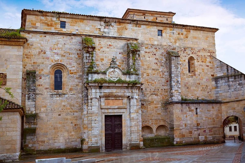 Zamora San Ildefonso church facade in Spain