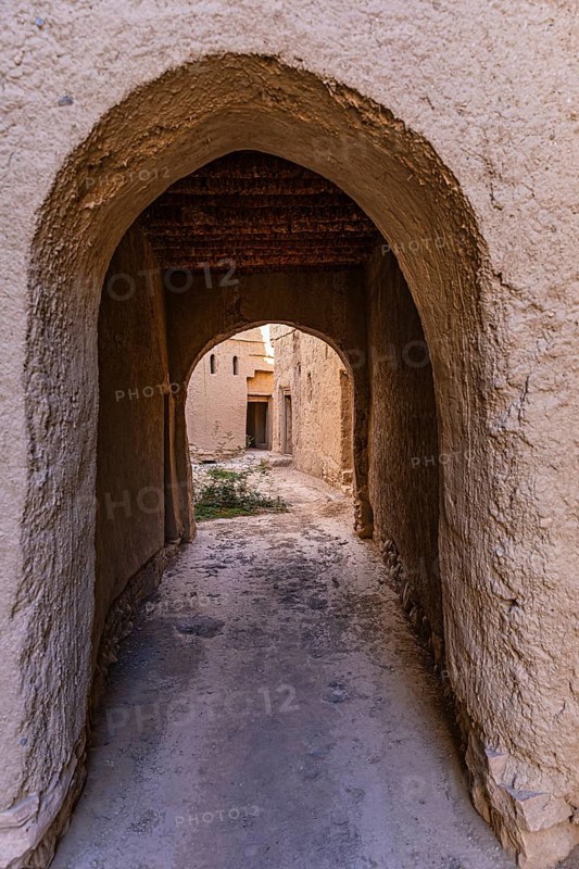 Narrow passageway in the largest preserved mud town in Oman, Al Bilaad, Al Bilaad Historical Village, Arabian Peninsula, Sultanate of Oman
