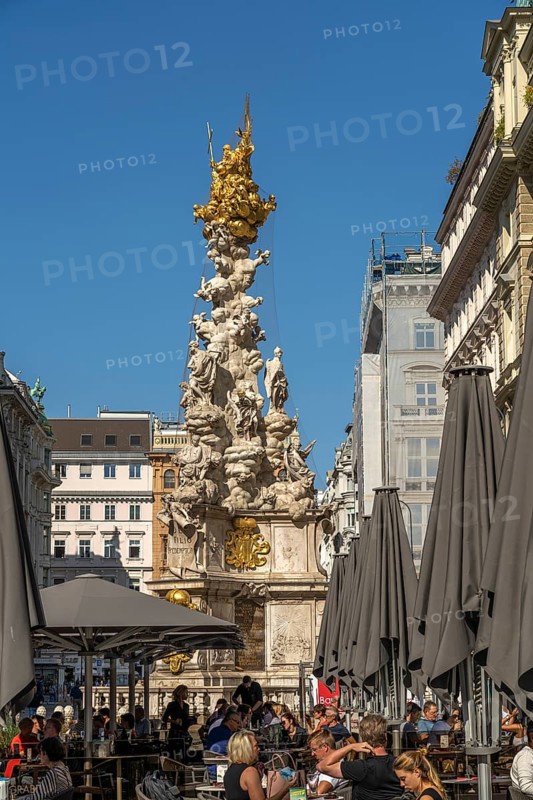Cafe am Graben and the Vienna Plague Column, Vienna, Austria, Europe