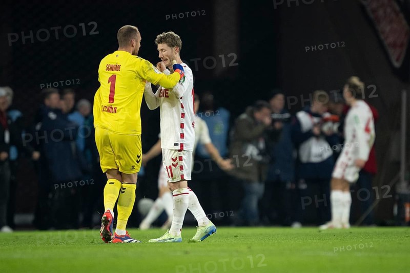 BEAUTIFUL SPORTS/ (DFL/DFB REGULATIONS PROHIBIT ANY USE OF PHOTOGRAPHS AS IMAGE SEQUENCES AND/OR QUASI-VIDEO) Cologne, RheinEnergieStadion, North Rhine-Westphalia, cheering after winning goal, Marvin Schwäbe (1.FC Köln, goalkeeper, #1), Florian Kainz (1.FC Köln, midfield, #11), DFB-Pokal 1.FC Köln, Hertha BSC on 04.12.2024 at RheinEnergieStadion in Cologne Germany