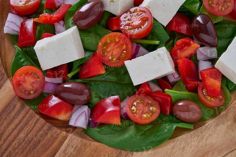 Cheese salad with tomatoes spinach and kalamata olives