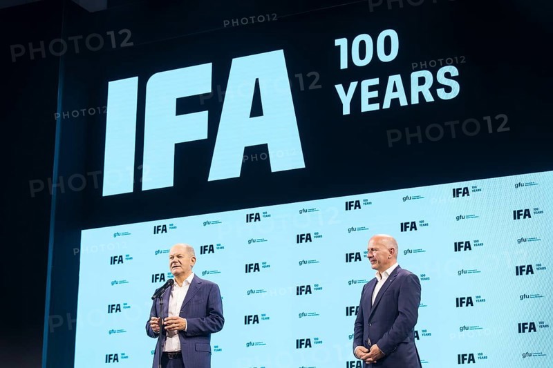 Olaf Scholz (Chancellor of the Federal Republic of Germany, SPD) gives a press statement after the press tour of the IFA (Internationale Funkausstellung) exhibition at the exhibition grounds, Berlin, 06/09/2024