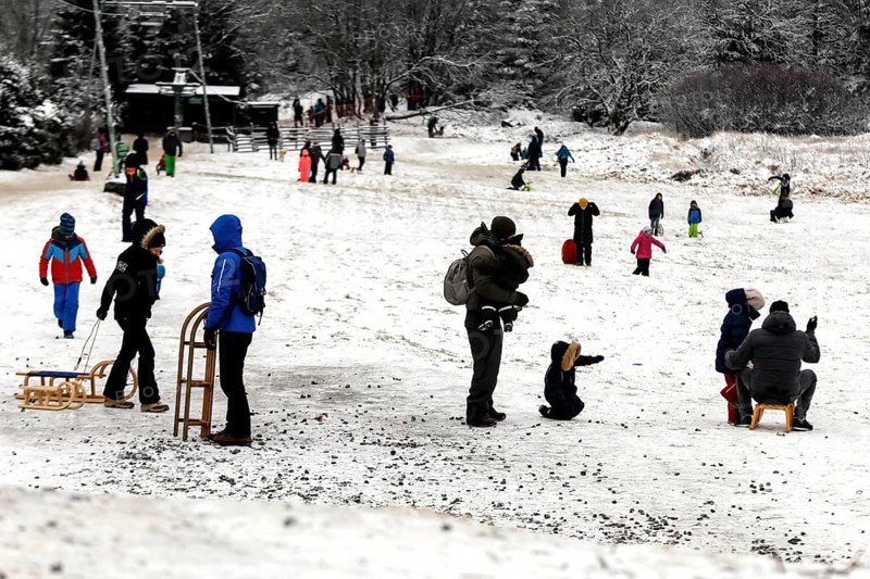 The first snow is here. Despite the coronavirus pandemic, families with children are enjoying wintry conditions on the toboggan run in Torfhaus in the Harz Mountains, 27 December 2020