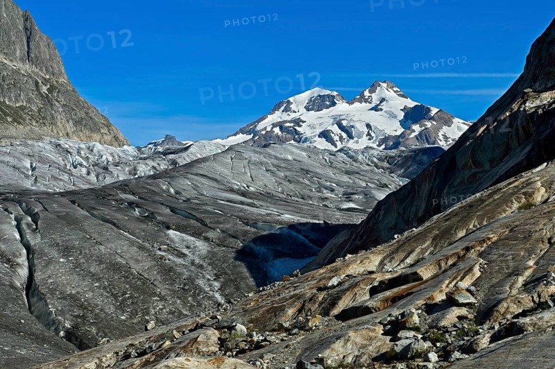 The Grosses Wannenhorn of the Valais Fiescherhörner rises above the Great Aletsch Glacier, UNESCO World Heritage Swiss Alps Jungfrau-Aletsch, Valais, Switzerland, Europe