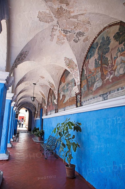 Cloister in the Convento Santa Catalina nunnery, Arequipa, Province of Arequipa, Peru, South America