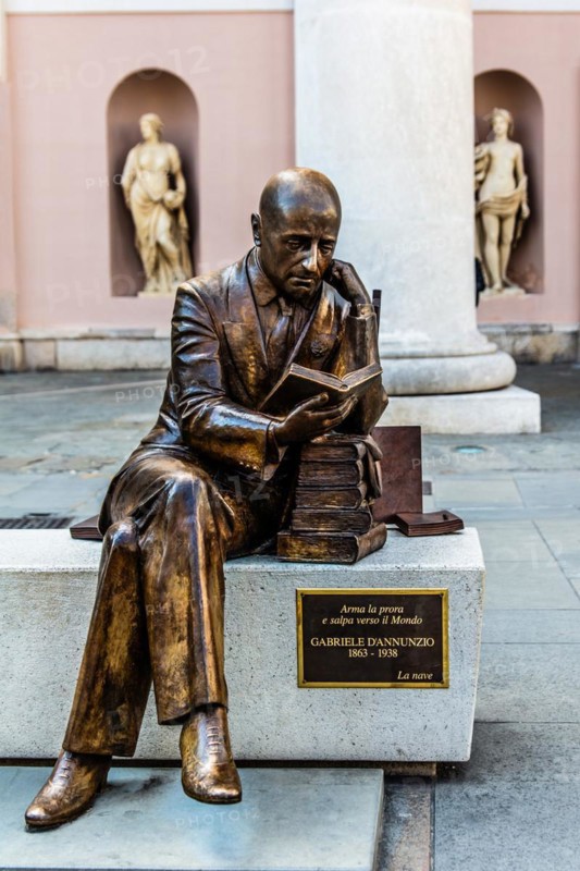 Monument to Gabriele D'Annunzio, poet of Fascism, Old Stock Exchange, by Antonio Molari, 1806, Piazza della Borsa, Trieste, harbour town on the Adriatic, Friuli, Italy, Trieste, Friuli, Italy, Europe