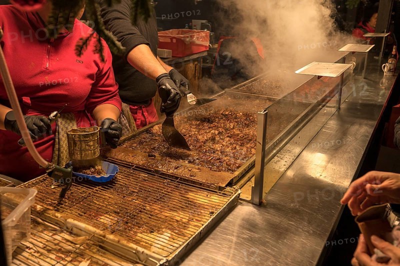 Shashlik stand at the Christkindlesmarkt, Nuremberg, Middle Franconia, Bavaria, Germany, Europe