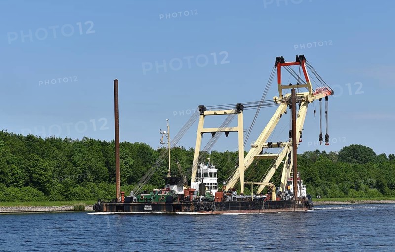 The 600 tonne floating crane, salvage crane, ship crane, crane ship, crane ENAK in the Kiel Canal, Kiel Canal, Schleswig-Holstein, Germany, Europe