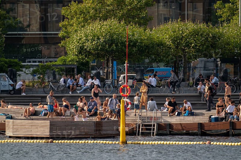 Summer, swimming in the harbour of Copenhagen, there are official bathing places, harbour baths and lidos in many places, here the Bølgen afslapningsanlæg, leisure facility, Denmark, Europe
