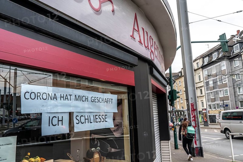 Business closure due to the economic consequences of the Corona crisis, the optician's specialist shop Rode, in the southern district of Essen, closes after eleven years, sales decline by 60 per cent during the Corona period, Essen, North Rhine-Westphalia, Germany, Europe