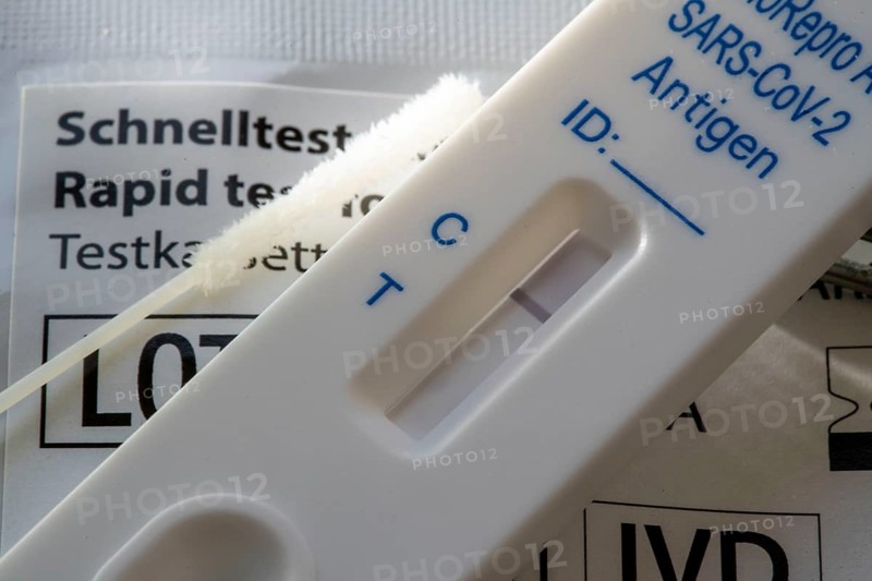 Negative corona antigen rapid test, lay test, self-test, for the detection of SARS-CoV-2 infection, test result negative