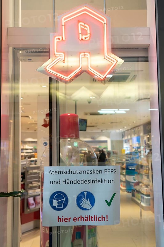 Effects of the coronavirus pandemic in Germany, Essen, pharmacy still offers respiratory masks and hand sanitiser