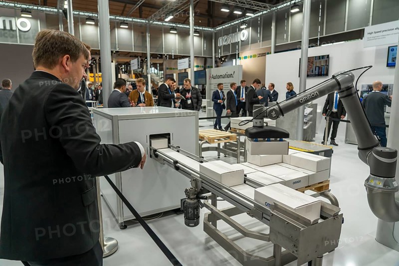 First day at Hannover Messe 2022, industrial trade fair, after a 2-year corona break, exhibition hall focussing on robotics, automation, plant engineering, Lower Saxony, Germany, Europe