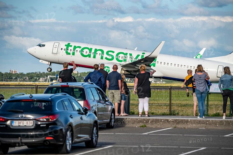 Amsterdam Shiphol Airport, Polderbaan, one of 6 runways, spotter area, see aeroplanes up close, PH-HXN, Transavia Boeing 737-800Schiphol