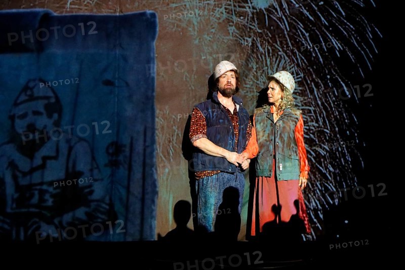 Citizens Lars Dietrich and Sabine Fürst at the photo rehearsal on Stasi, stress and stumbling blocks at the Schlossparktheater Berlin on 4 September 2024