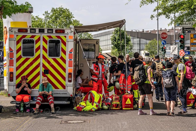 Sanitätskollektiv Berlin, independent paramedics, demonstration against the AFD party conference in Essen, North Rhine-Westphalia, Germany, Europe