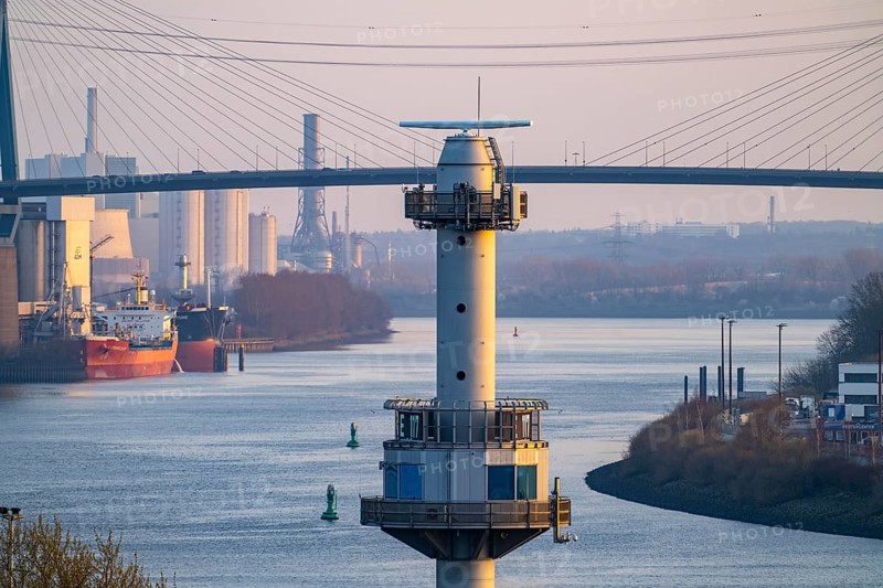 View across the Elbe to the Köhlbrand, estuary of the Süderelbe into the Norderelbe, with Köhlbrand bridge, radar tower, Hamburg, Germany, Europe