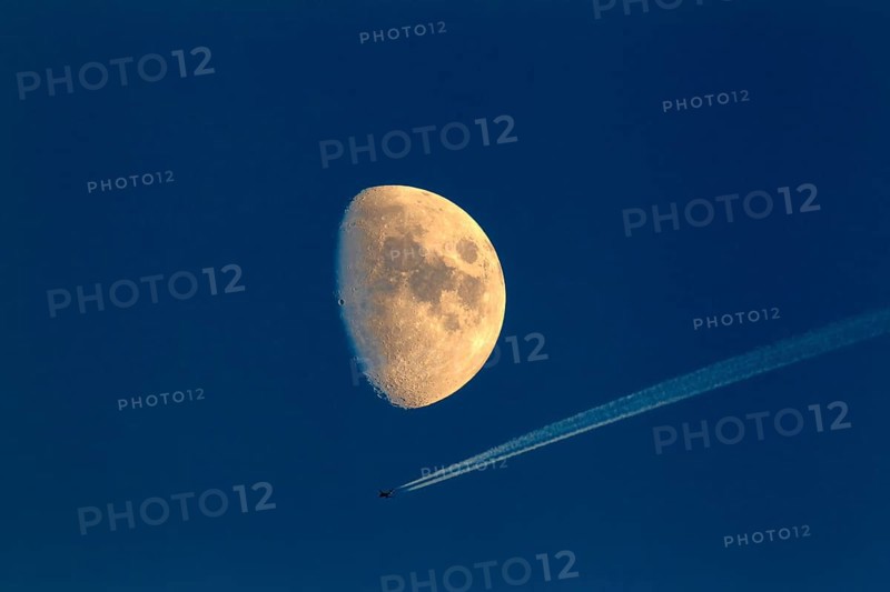 Moon, Luna, crescent, waxing, night, darkness, planets, solar system, moon phase, with aeroplane, Ellerstadt, Germany, Europe