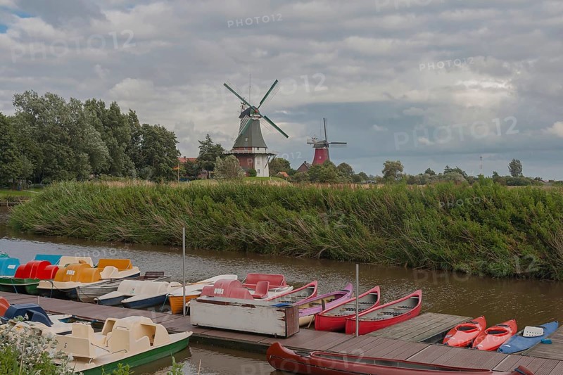Twin mills, Greetsiel, Krummhörn, East Frisia, Lower Saxony, Germany, Europe