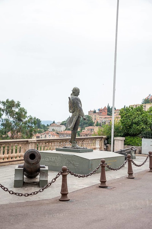 Bronze statue of François Joseph Paul de Grasse, French admiral who contributed to the victory of the American independence movement, Grasse, Département Alpes-Maritimes, France, Europe