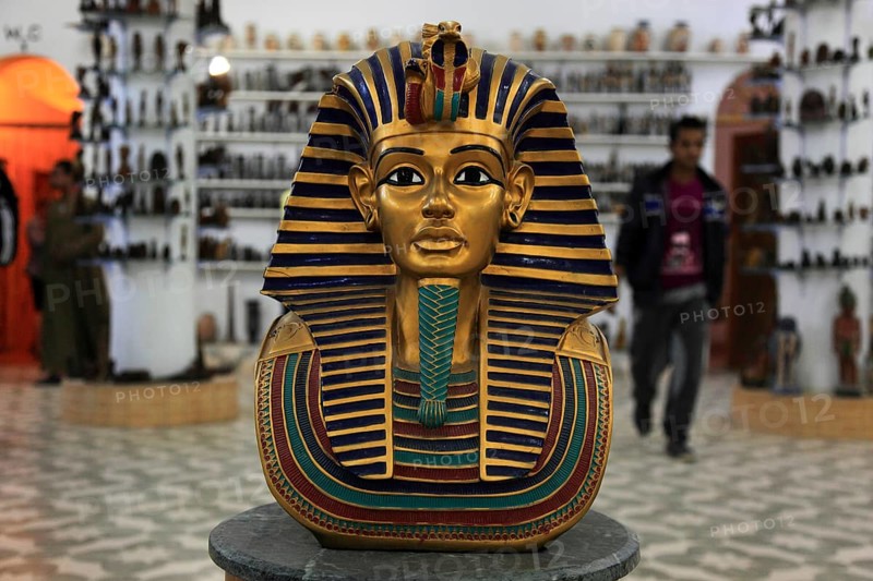 Tutankhamun's death mask replica in an alabaster factory in Luxor, West Luxor, Africa, Egypt, Africa