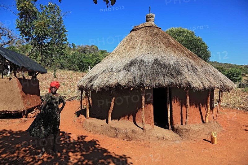 South Ethiopia, Benna people, house, hut, woman in front of her round hut in a Benna village, Ethiopia, Africa