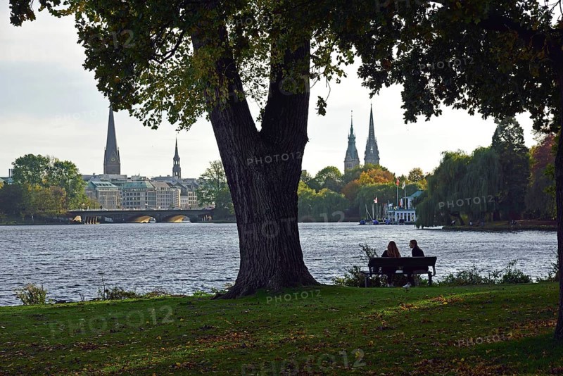 Europe, Germany, Hamburg, City, Outer Alster Lake, hiking trail Alsterpark, in autumn, towers of the city, park bench, Europe