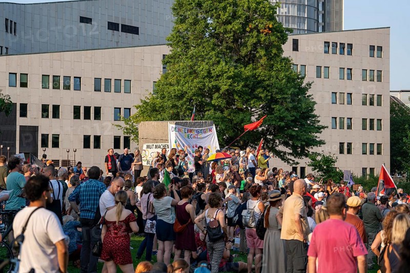 Protests against a so-called citizens' dialogue of the AfD in the Philharmonie in Essen, the employees of the Essen Theatre and Philharmonie have called for it, about 3000 people demonstrated in the municipal park, between Aalto Theatre and Philharmonie against the event, the police sealed off the venue, Essen North Rhine-Westphalia, Germany, Europe