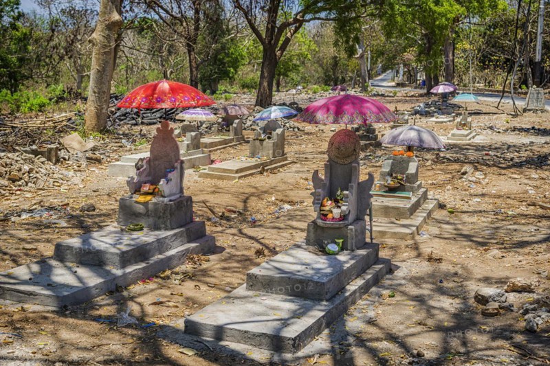 Grave in a cemetery with umbrella and offerings, Hindu, Hindu, world religion, religion, death, Hinduism, offering, culture, burial, custom, resting place, faith, protection, burial, cultural history, Asian, travel, travel photo, holiday, tourism, tombstone, religious, spiritual, meditation, meditate, Balinese, decorate, adorned, tradition, mythology, decorated, traditional, Bali, Indonesia, Asia