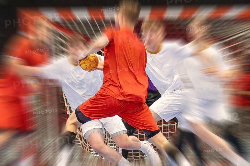 Handball-Symbol: Wild-Szene bei einem Handballspiel