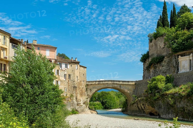 Vaison-la-Romaine. Les Baronnies. The Roman bridge over the Ouveze river at the foot of the town. Vaucluse. Provence-Alpes-Côte d'Azur. France