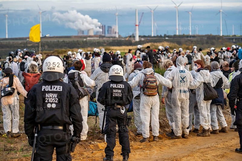 Protest action against the demolition of the village of Lützerath in the Rhenish lignite mining area, which is to make way for the expansion of the Garzweiler II open-cast mine, activists wanted to occupy an excavator, but were stopped by the police at the edge of the spoil heap, Lützerath, North Rhine-Westphalia, Germany, Europe