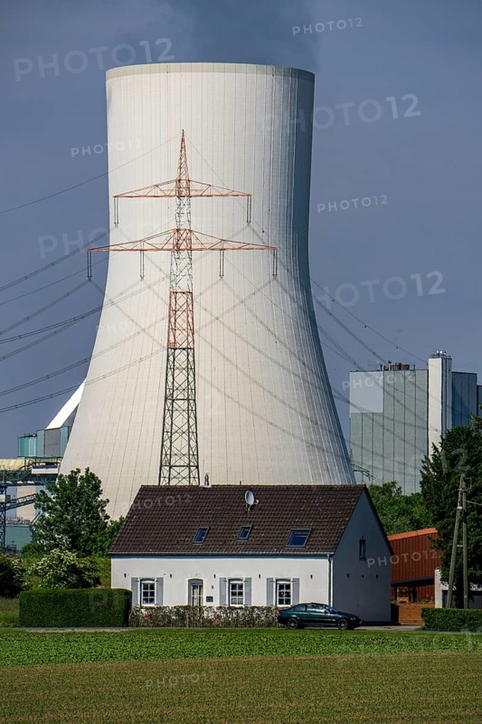 Cooling tower of the Duisburg Walsum coal-fired power station, unit 10, electricity pylon, Duisburg, residential building on the other side of the Rhine in Orsoy, North Rhine-Westphalia, Germany, Europe