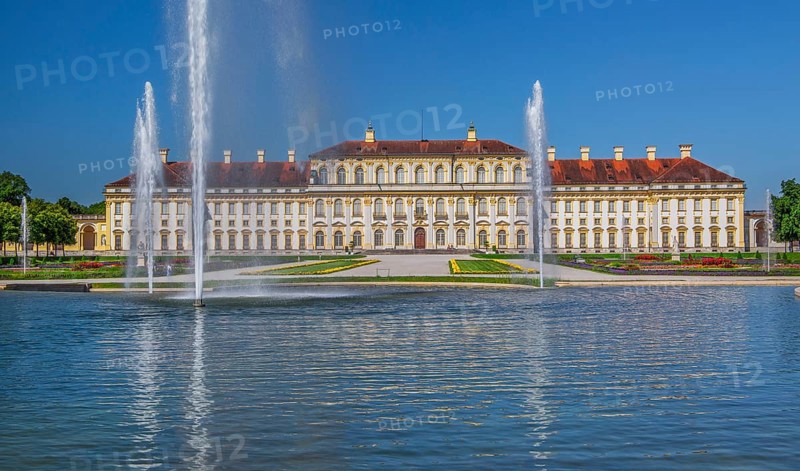 Garden parterre with fountain in front of the New Palace in the Schleissheim Palace complex, Oberschleissheim near Munich, Upper Bavaria, Bavaria, Germany, Europe