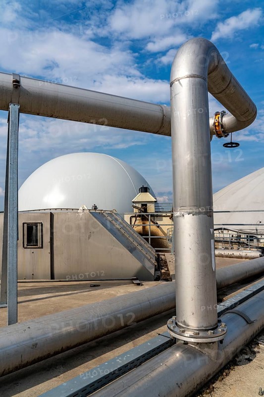 Biogas plant, gas storage, with dome, use of solid manure as energy source, gas pipelines, on a farm near Lippling, close to Delbrück in East Westphalia, in the district of Paderborn, 1.5 megawatts of electrical power, production of district heating for homes in the region, North Rhine-Westphalia, Germany, Europe